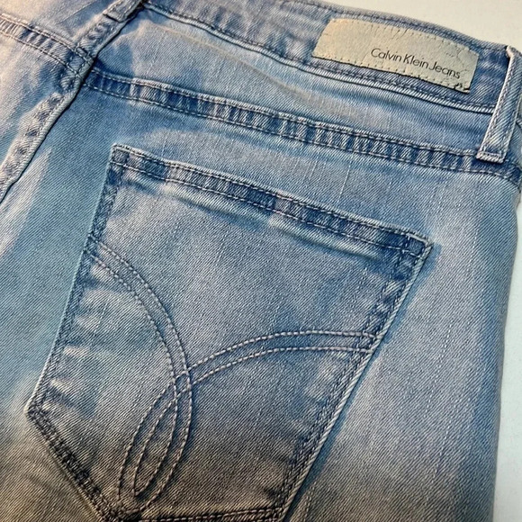 Calvin Klein  Light denim jean shorts. Size 26 - Picture 5 of 8
